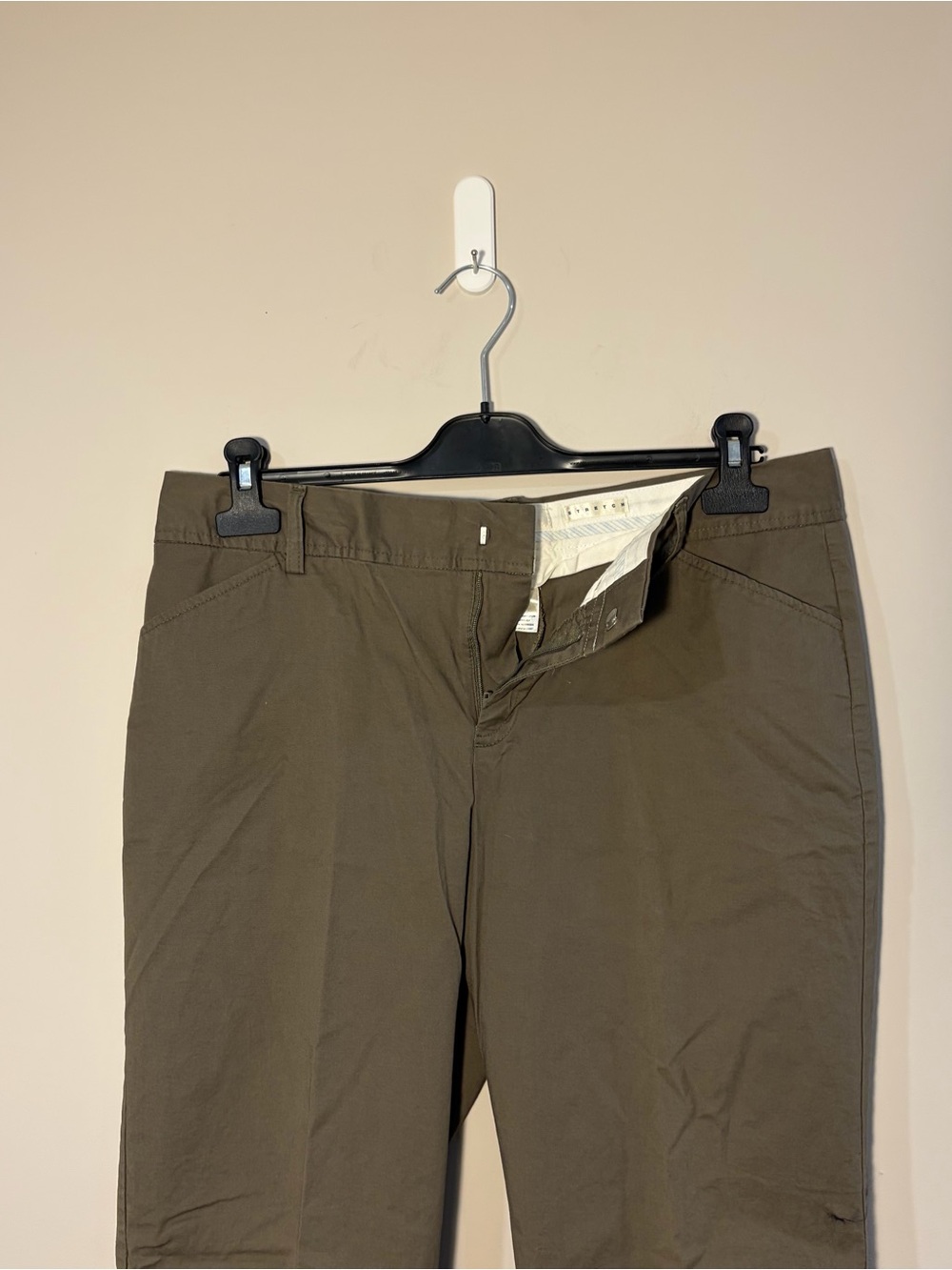 Old Navy Men's Olive Chino Pants - Picture 3 of 6